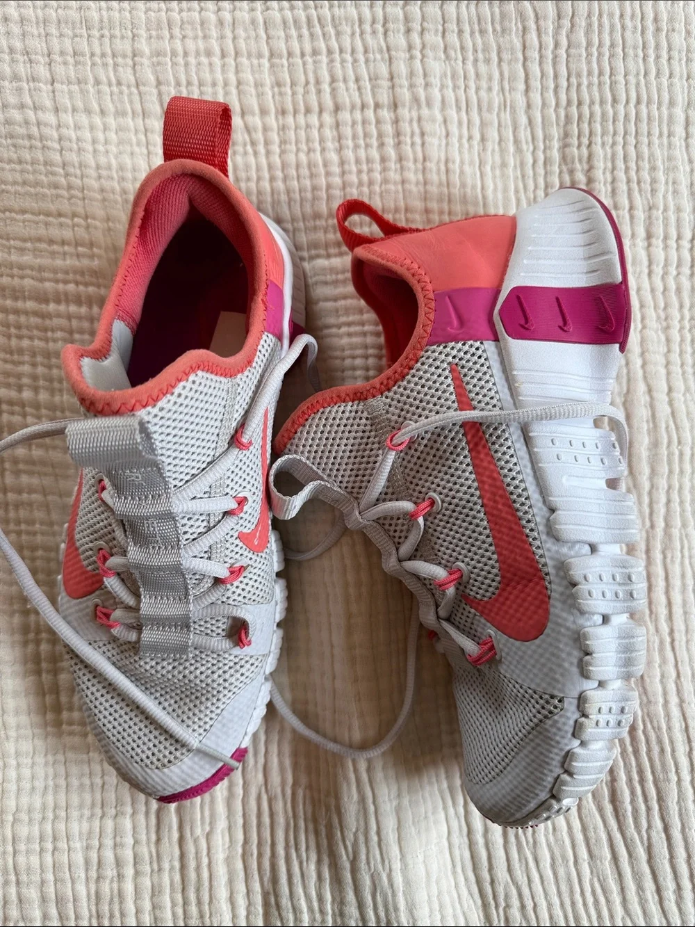 Nike Women’s Metcon White and Coral Athletic Running Shoes - Picture 1 of 6